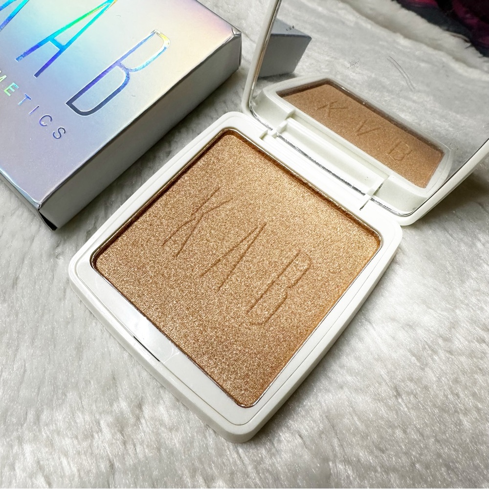 NIB KAB Cosmetics Pressed Glow Powder in Bronzed Babe Full Size, 8g